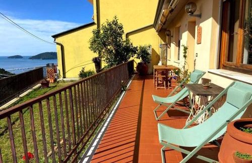 Pitelli Apartment | Dalla Isi il giardino sul golfo