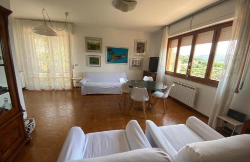 Pitelli Apartment | Dalla Isi il giardino sul golfo