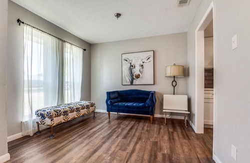 Oak Cliff House | Dallas 3BR, Fiber Internet + Big Yard, Sleeps 7-8