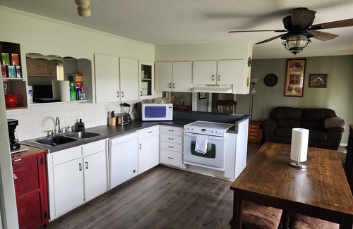 Crossville House | Dalton Farm-quiet, country setting w/fishing pond