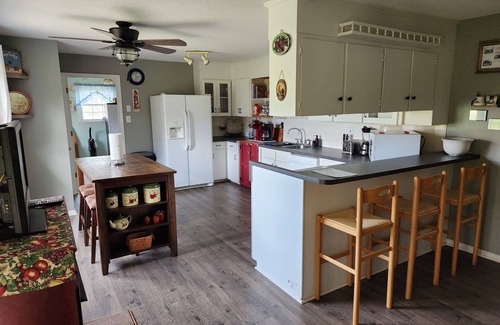 Crossville House | Dalton Farm-quiet, country setting w/fishing pond