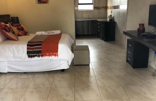 Greater Giyani Cabin | Dam Vista Retreat