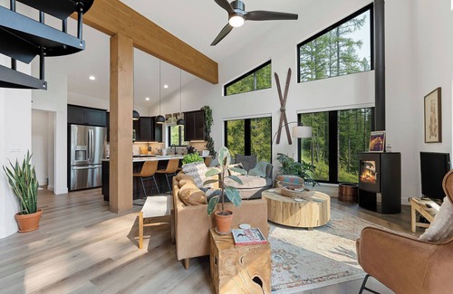 Columbia Falls House | Dancing Bear Haus - Gorgeous Mountain Modern bet/Glacier Nat’l Park & Whitefish