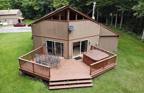 Killington House | DancingBears- 8BR, 2 Hot Tubs, 2 Homes, Game Room, AC!