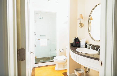 Port Jefferson Hotel | Danfords Hotel and Marina