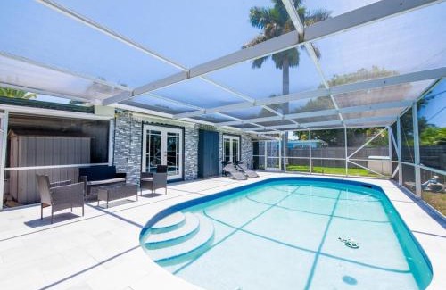 Dania Beach House | Dania Beach 4-bedroom house - Pool,Parking,Grill