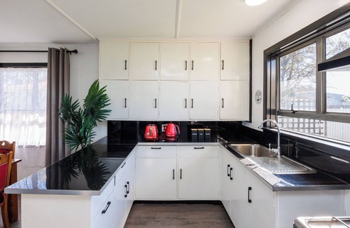 Dannevirke House | Dannevirke Lodge - Dannevirke Holiday Home