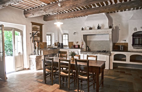 Monteux Other | Dans le Cadre de la Provence Verdoyante