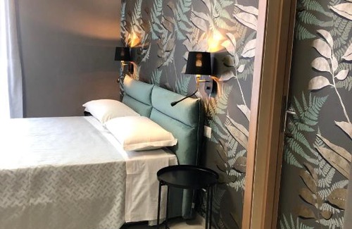Bari City Centre House | Dante 11 Guesthouse - Junior Suite Noce by Apulia Accommodation