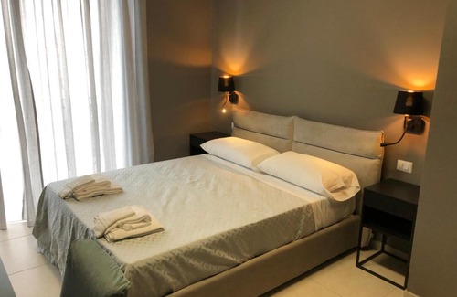 Bari City Centre House | Dante 11 Guesthouse - Junior Suite Noce by Apulia Accommodation