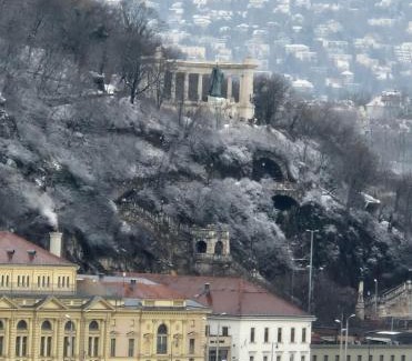 Inner City Budapest Apartment | Danube Wonder View 2