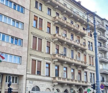 Inner City Budapest Apartment | Danube Wonder View 2