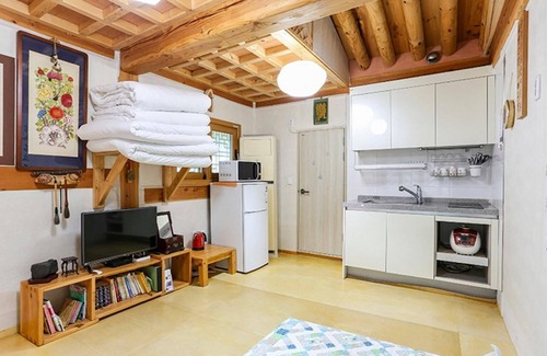 Danyang House | Danyang Woosanjeongsa Hanok Pension