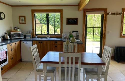 Martinborough Villa | Dara Vineyard Cottage