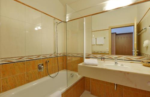 Scheffau am Wilden Kaiser Hotel | Das Alpin - Hotel Garni Guesthouse