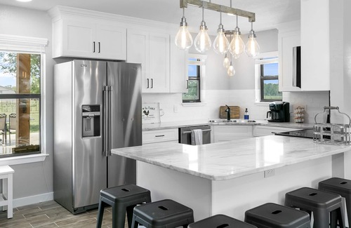 Fredericksburg House | Das Steinhaus | 3/2 Country Home | Near Wineries | Pool/Hot Tub