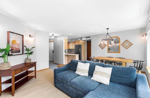 Downtown Leavenworth Apartment | Dasha's Snowboard Track - Icicle Village