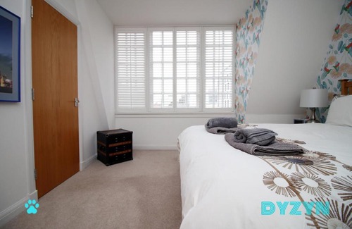 Castle Quarter Apartment | David's Morgan View - Short Let Cardiff City Center by DYZYN