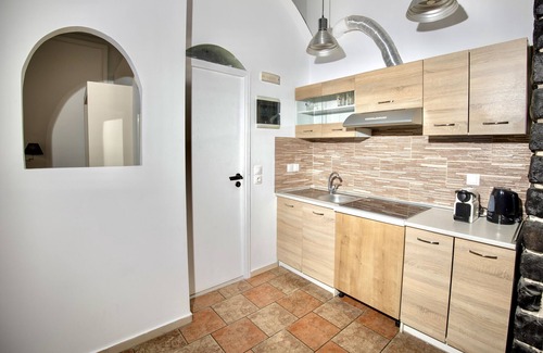 Vourvoulos Hotel | Dawn Suites Santorini