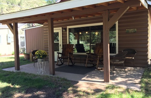 Cascade-Chipita Park Cabin | Dawson Creekside Cabin