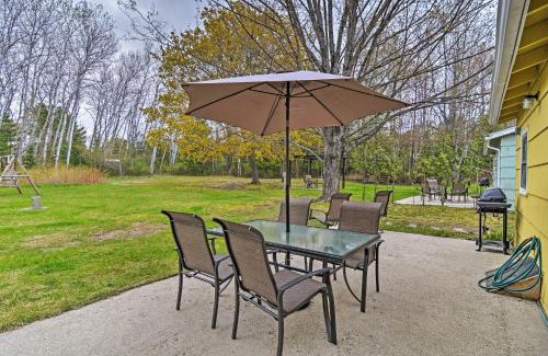 Charlevoix House | Day Trips to Boyne Mtn! Cabin Near Lake Charlevoix