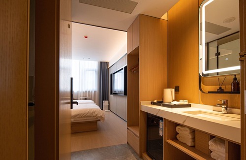 Changning Hotel | Dayin Serene Garden Hotel - Shanghai Hongqiao North Xinjing Metro Station