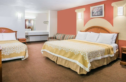 Bastrop Hotel | Days Inn by Wyndham Bastrop