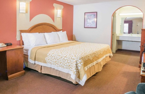 Bastrop Hotel | Days Inn by Wyndham Bastrop