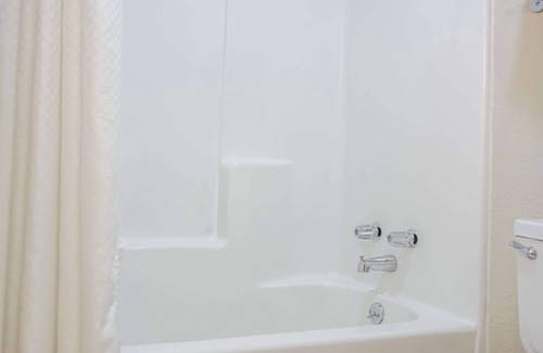 Bastrop Hotel | Days Inn by Wyndham Bastrop