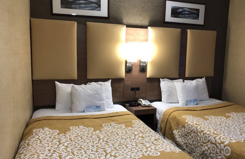 Brooklyn Hotel | Days Inn by Wyndham Brooklyn