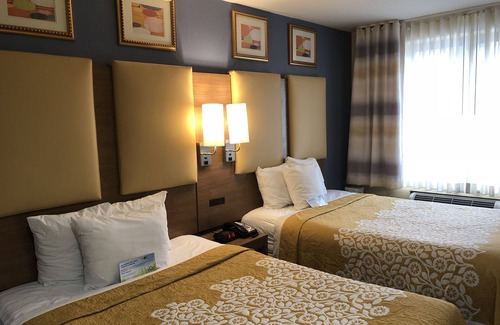 Brooklyn Hotel | Days Inn by Wyndham Brooklyn