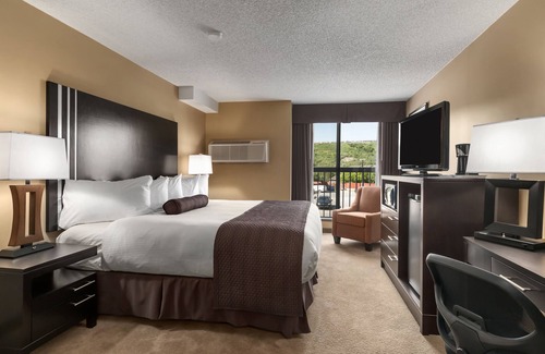 Montgomery Hotel | Days Inn by Wyndham Calgary Northwest