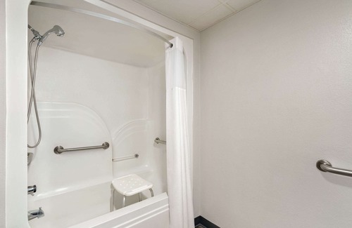 Canastota Hotel | Days Inn by Wyndham Canastota/Verona