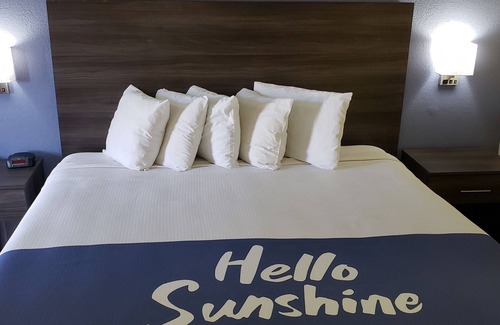 Coliseum Central Hotel | Days Inn by Wyndham Hampton Near Coliseum Convention Center