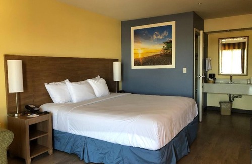 Hayward Hotel | Days Inn by Wyndham Hayward Airport