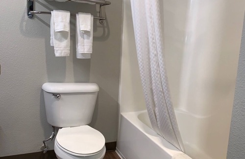 Hayward Hotel | Days Inn by Wyndham Hayward Airport