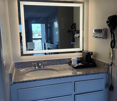 Ontario Hotel | Days Inn by Wyndham Ontario Airport