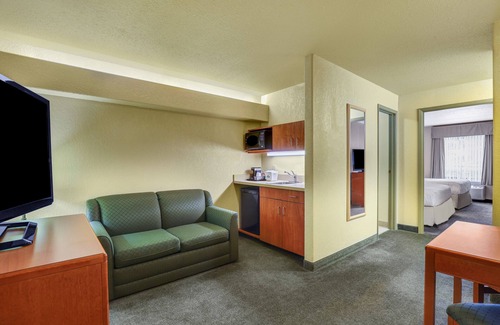 Red Deer Hotel | Days Inn by Wyndham Red Deer