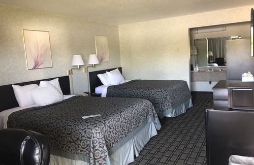 Barton Hotel | Days Inn by Wyndham St Clairsville