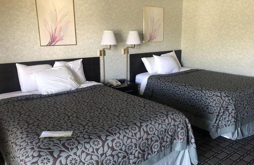 Barton Hotel | Days Inn by Wyndham St Clairsville