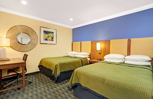 Cow Hollow Hotel | Days Inn by Wyndham San Francisco - Lombard