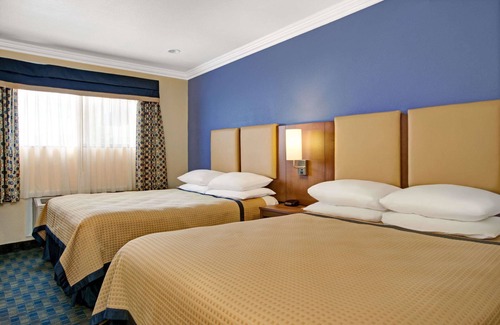 Cow Hollow Hotel | Days Inn by Wyndham San Francisco - Lombard