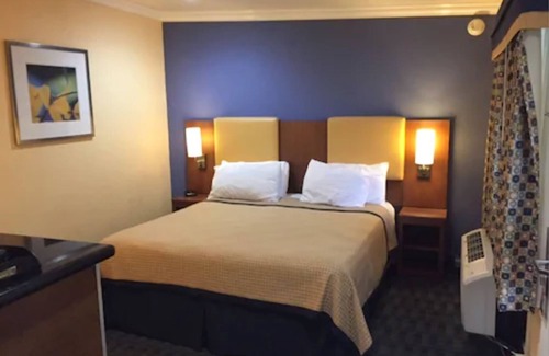 Cow Hollow Hotel | Days Inn by Wyndham San Francisco - Lombard