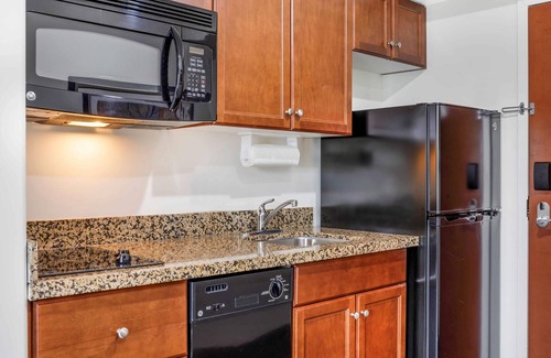 Sherwood Park Hotel | Days Inn & Suites by Wyndham Sherwood Park Edmonton