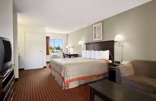 Rancho Cordova Hotel | Days Inn & Suites by Wyndham Rancho Cordova
