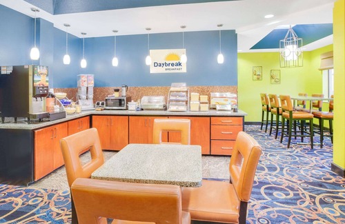 Russellville Hotel | Days Inn & Suites by Wyndham Russellville