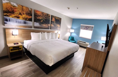 Russellville Hotel | Days Inn & Suites by Wyndham Russellville