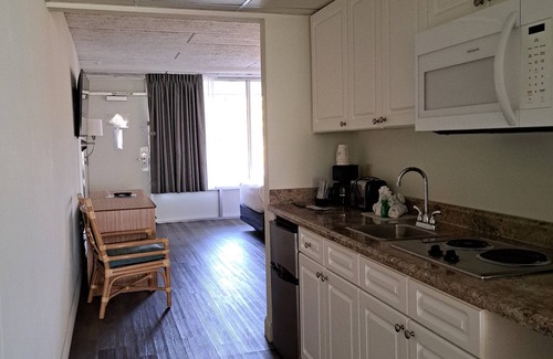 Jekyll Island Hotel | Days Inn & Suites by Wyndham Jekyll Island
