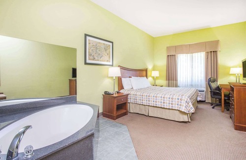 Swainsboro Hotel | Days Inn & Suites by Wyndham Swainsboro