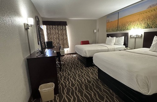 Casey Hotel | Days Inn & Suites by Wyndham Casey